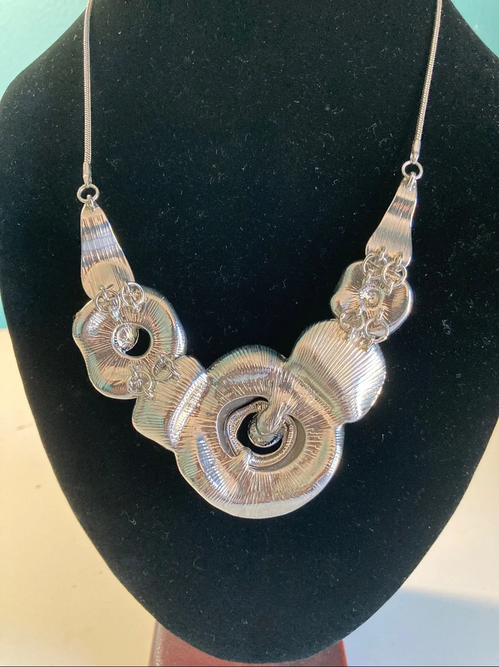Fashion Statement Necklace in Silver Tone Metal Unbranded